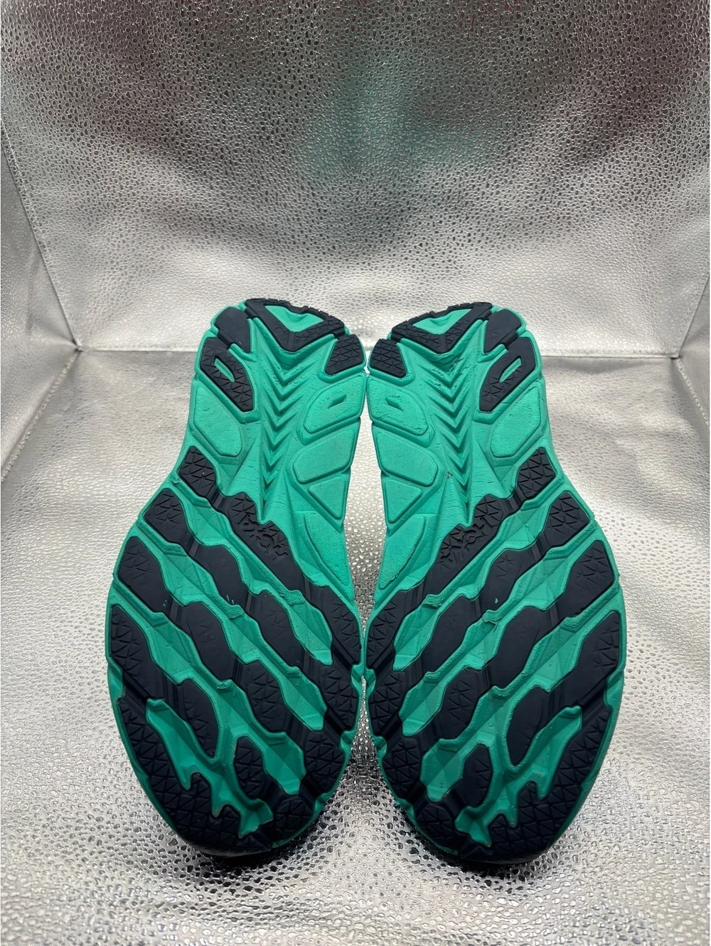 Hoka Clifton 8 outer space